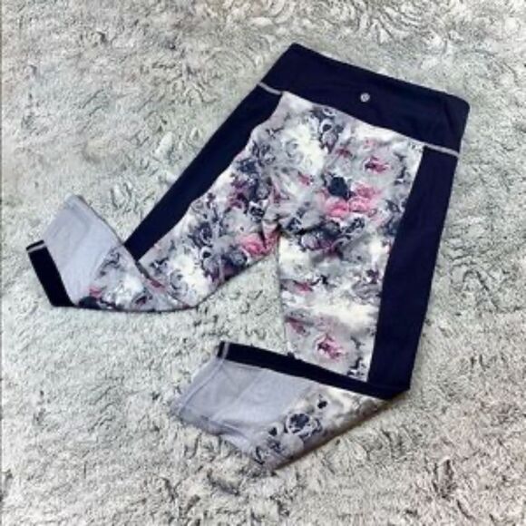 ✨Lululemon If You're Lucky Crop ~size 6~✨ - Picture 8 of 8